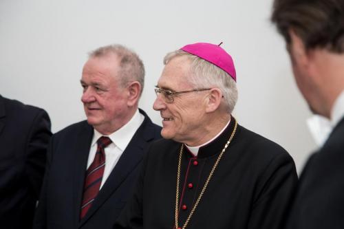 0de416af9171650205e98d40aa9c174c