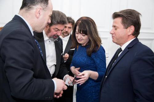 0dfa0888e751a5df781c73a18d064eac